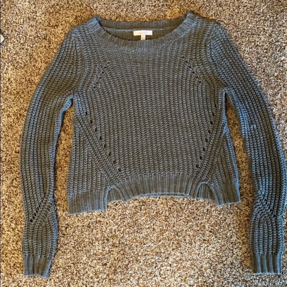 Delia’s grey crop sweater
